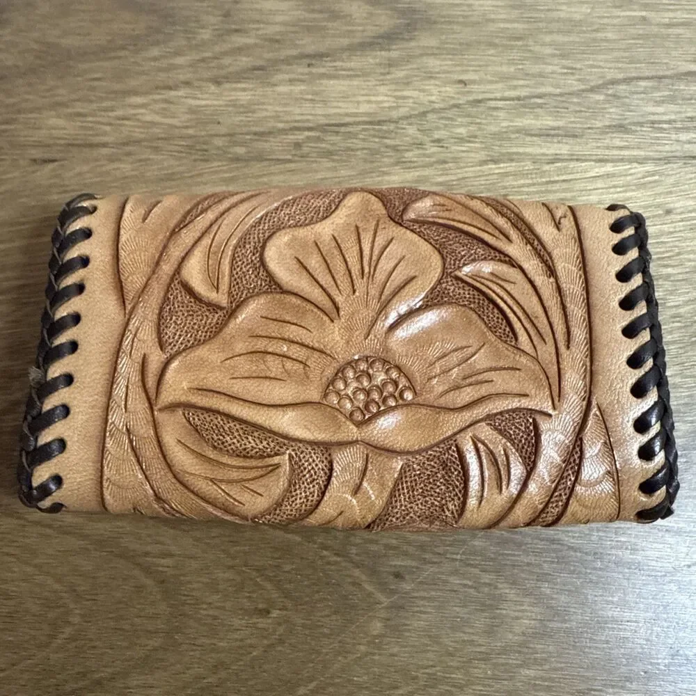 Vintage Tri-Fold Western Floral Hand Tooled Leather 6 Key Holder Snap Closure